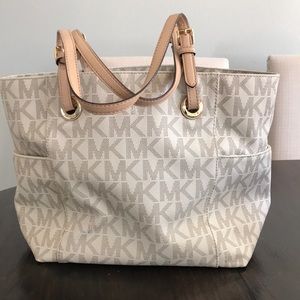 Michael kors jet set purse